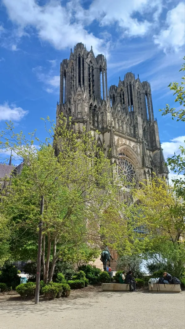 Reimsin Notre-Dame päivällä