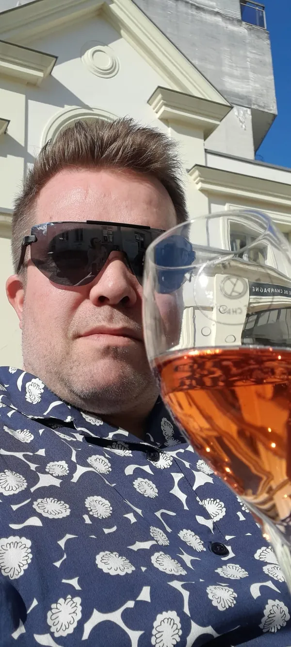 Tomi ja roseesamppanja